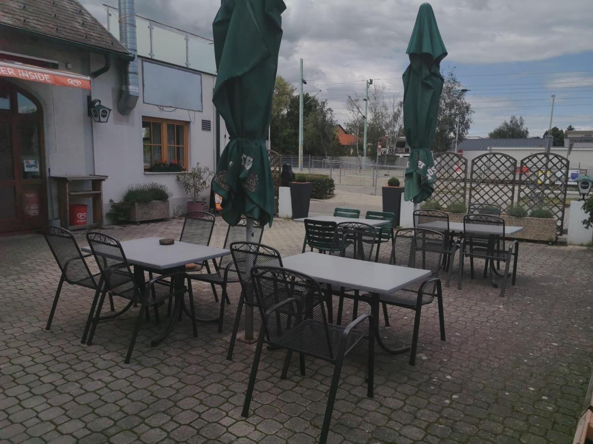 Hotel Lei's WOK à Neusiedl am See Extérieur photo